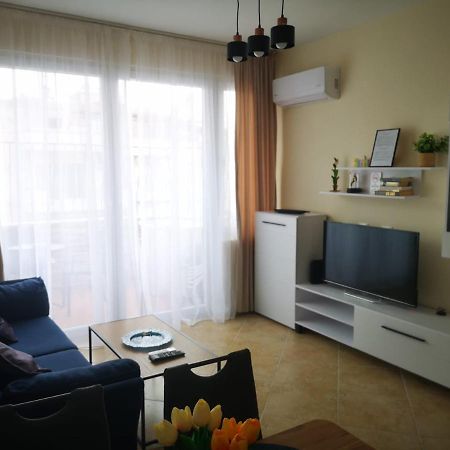 Riviera Deluxe Apartments Vlore Exterior photo