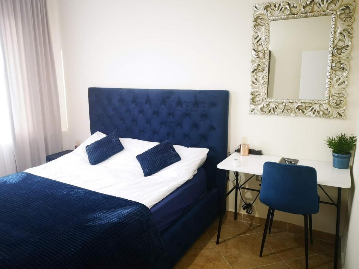 Riviera Deluxe Apartments Vlore Exterior photo